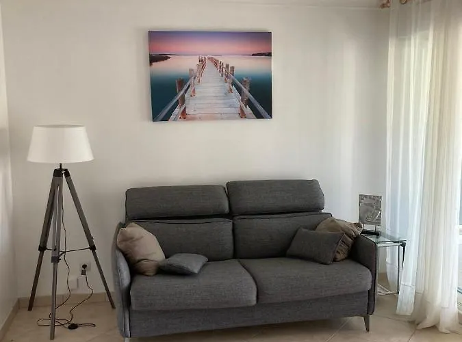 Juan Flore * Αντίμπ